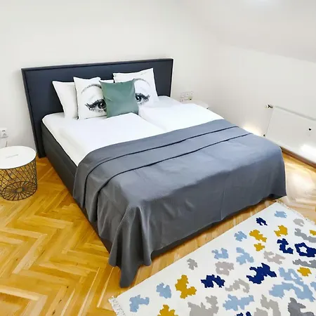 Appartement Royal Route Lesser Town *